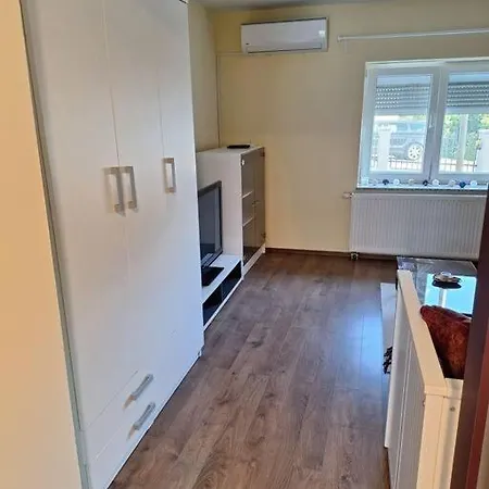 Studio Apartman Ela *