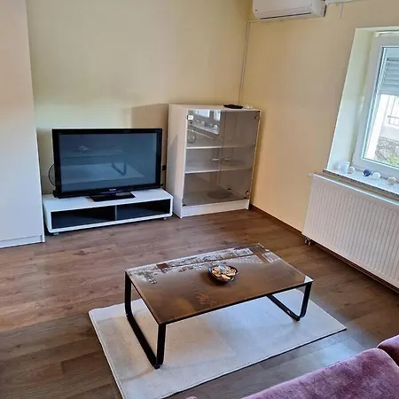 Studio Apartman Ela Apartment